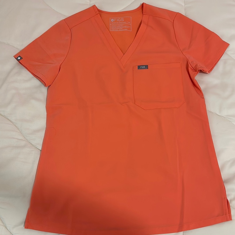 Figs scrub top